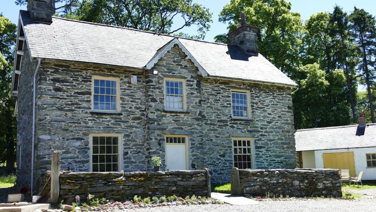Cosy Ground Floor Disabled Friendly Room In Farm House Llandderfel ภายนอก รูปภาพ