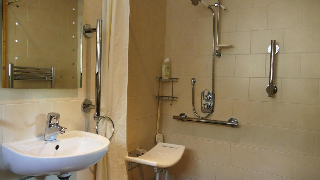 Cosy Ground Floor Disabled Friendly Room In Farm House Llandderfel ภายนอก รูปภาพ