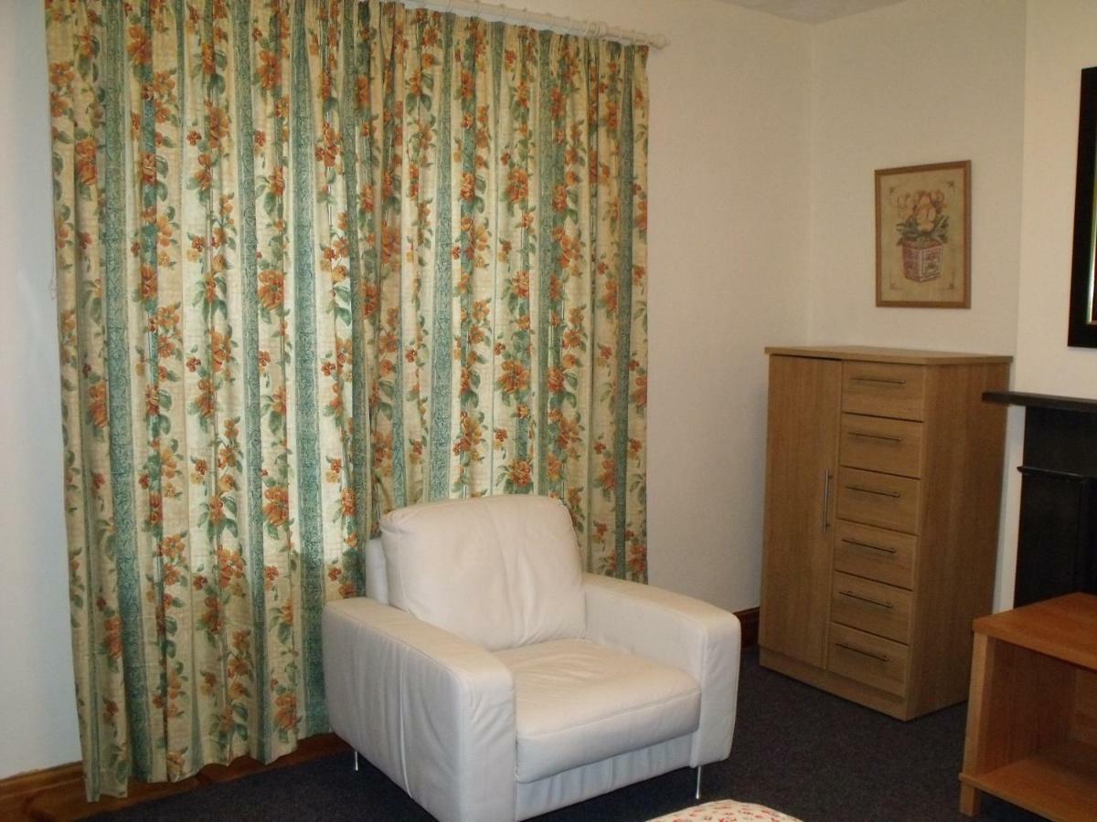 Cosy Ground Floor Disabled Friendly Room In Farm House Llandderfel ภายนอก รูปภาพ