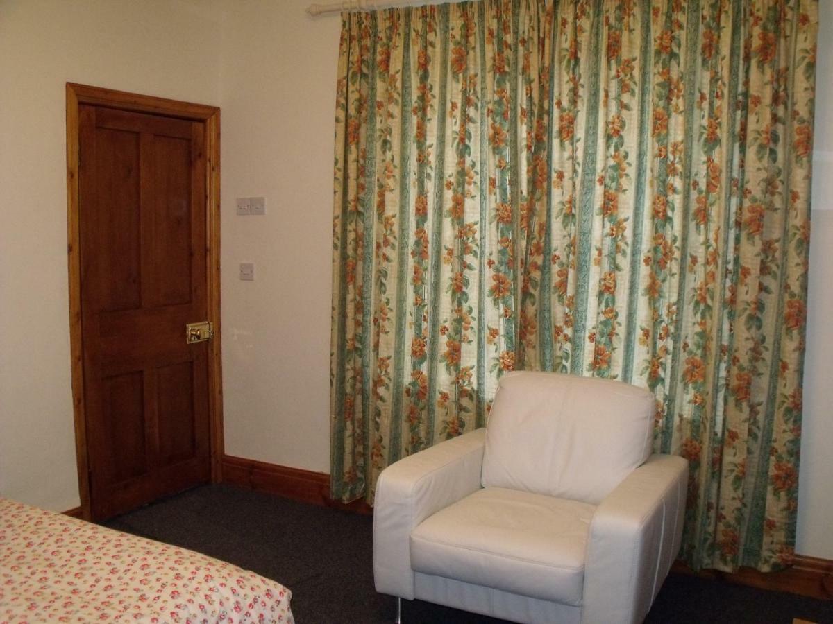 Cosy Ground Floor Disabled Friendly Room In Farm House Llandderfel ภายนอก รูปภาพ