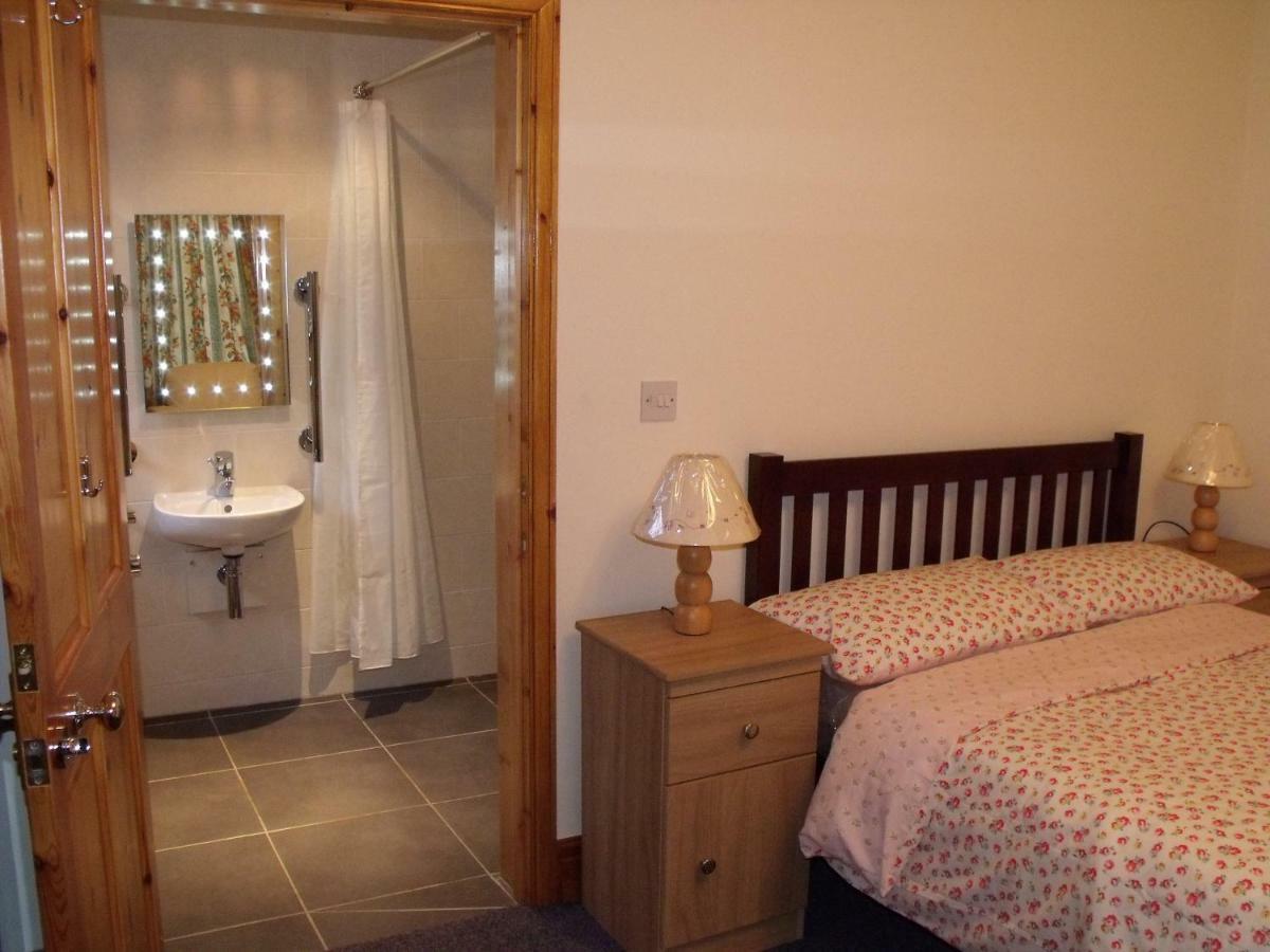 Cosy Ground Floor Disabled Friendly Room In Farm House Llandderfel ภายนอก รูปภาพ