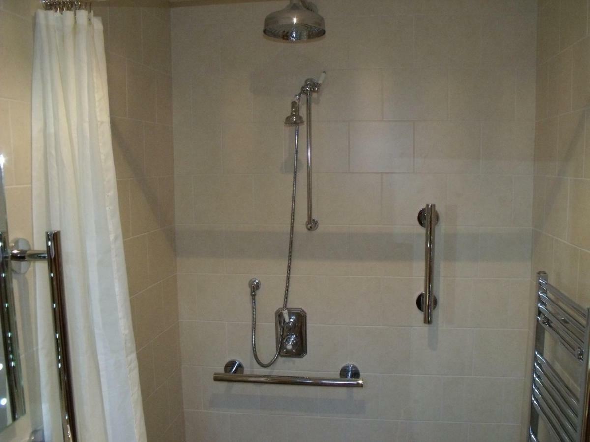 Cosy Ground Floor Disabled Friendly Room In Farm House Llandderfel ภายนอก รูปภาพ