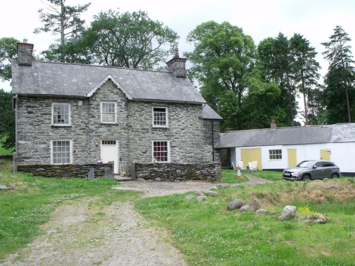 Cosy Ground Floor Disabled Friendly Room In Farm House Llandderfel ภายนอก รูปภาพ