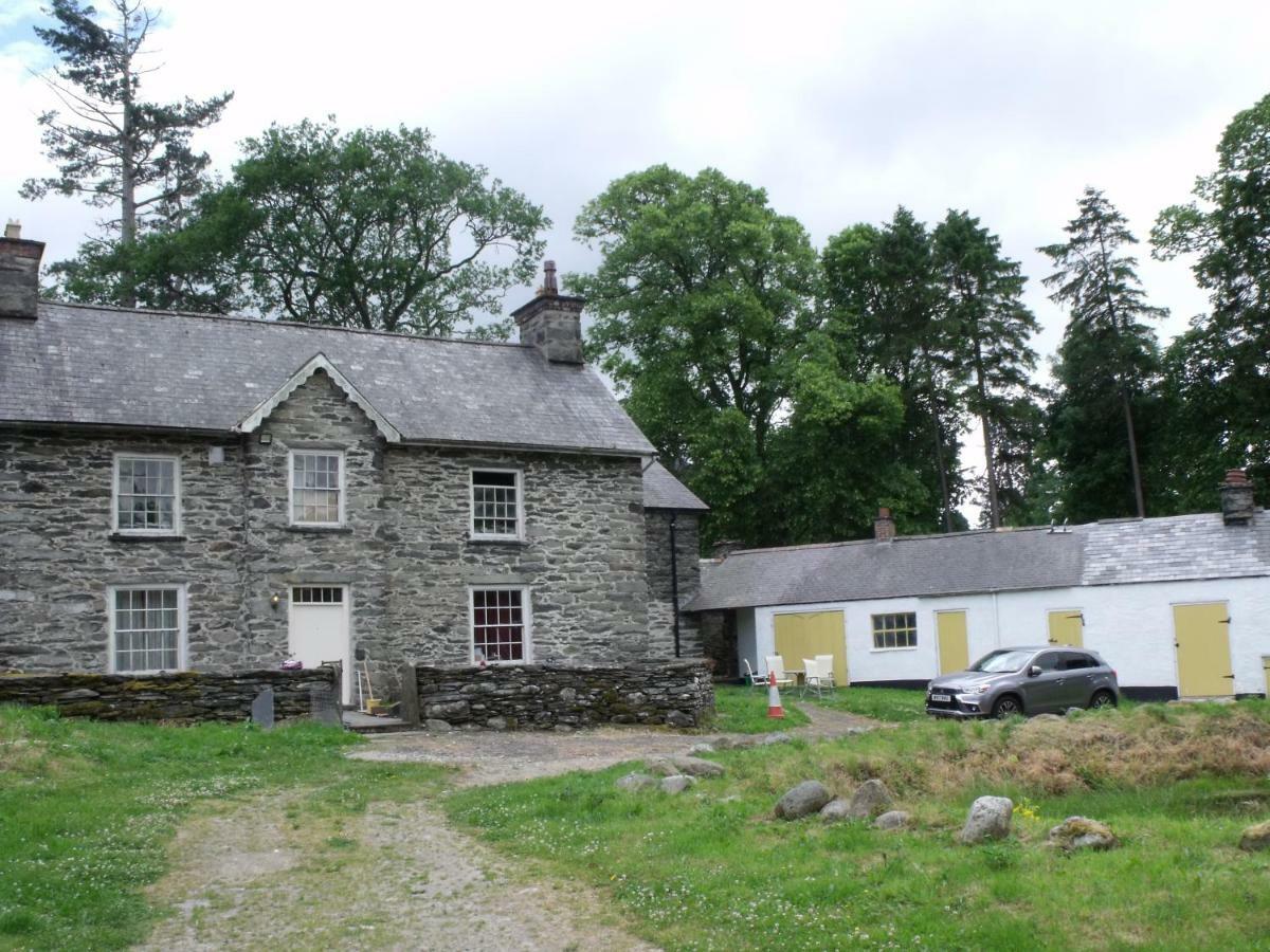Cosy Ground Floor Disabled Friendly Room In Farm House Llandderfel ภายนอก รูปภาพ