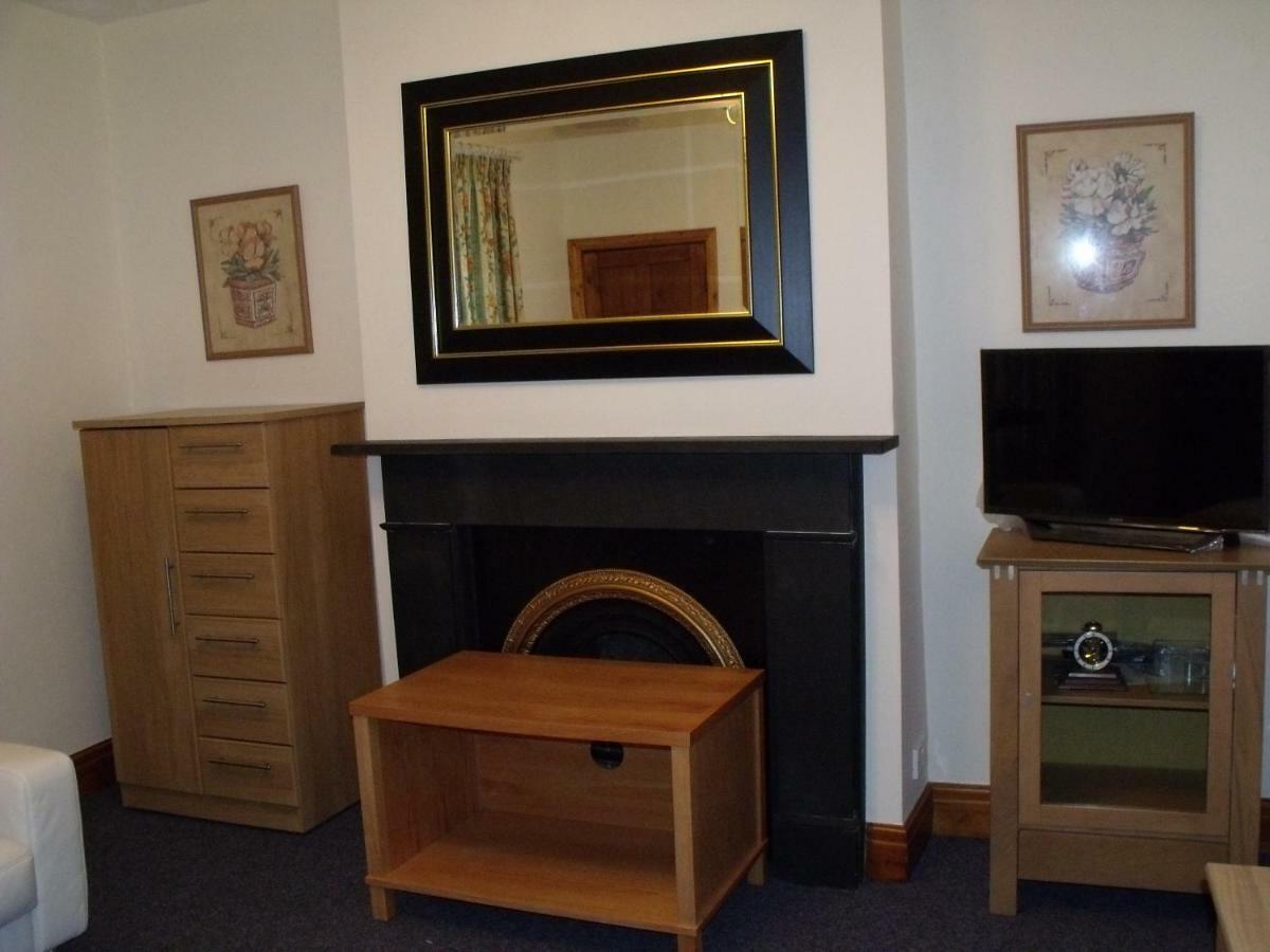 Cosy Ground Floor Disabled Friendly Room In Farm House Llandderfel ภายนอก รูปภาพ